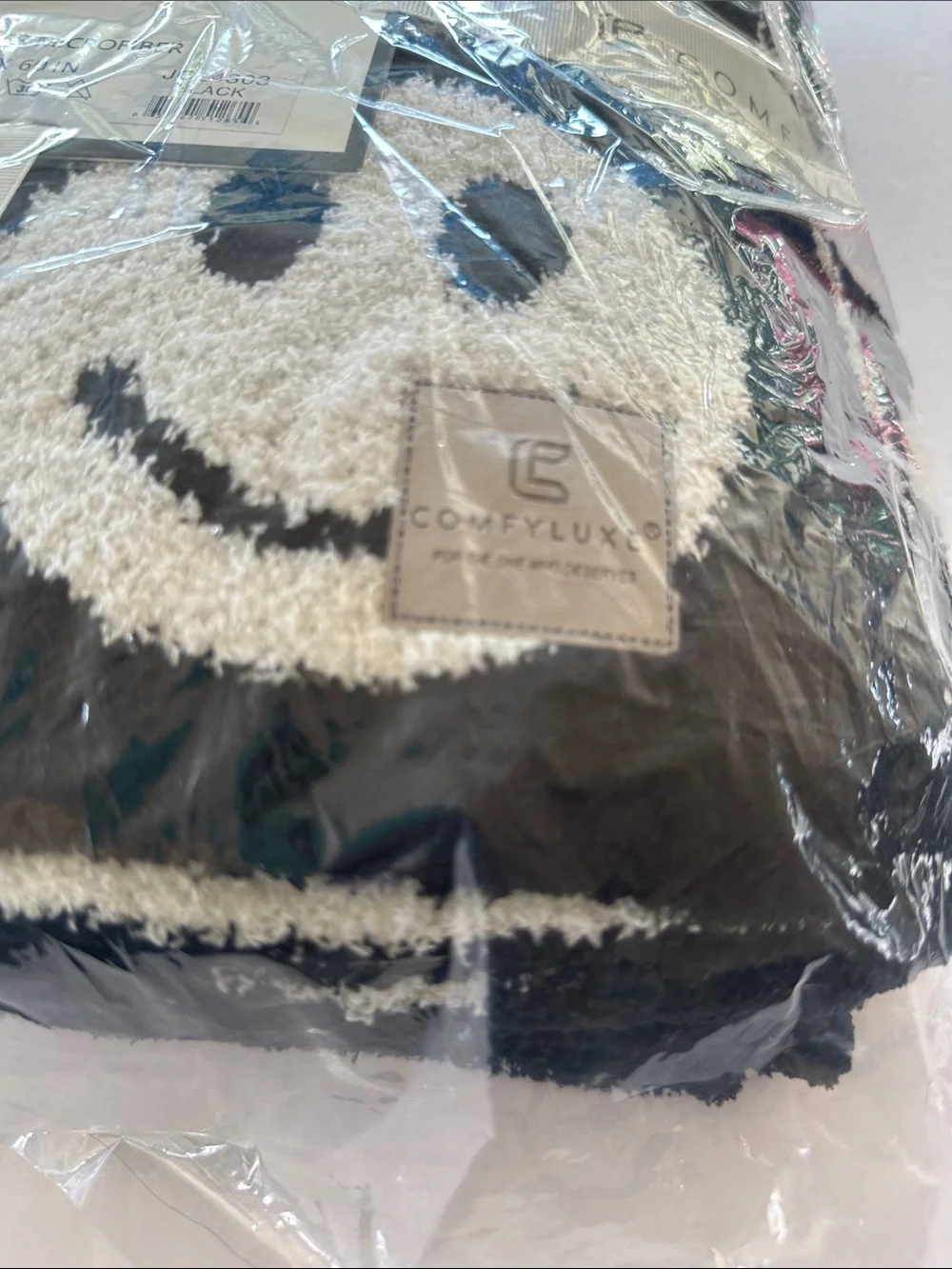 ComfyLux Happy Face Print Luxury Soft Throw Blanket 50x60 Super Soft Throw Black